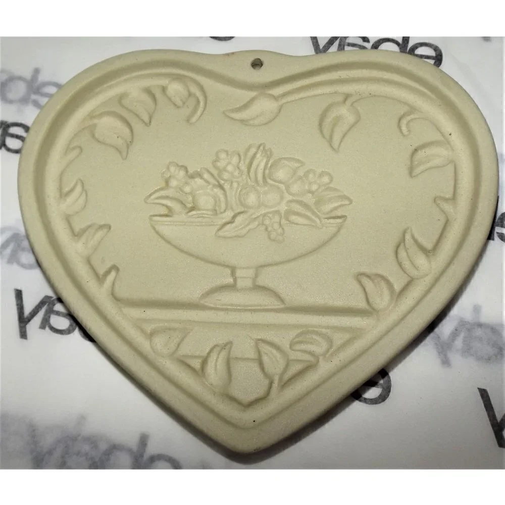 Pampered Chef Cookie/Sugar mold Heart Family Heritage Collection